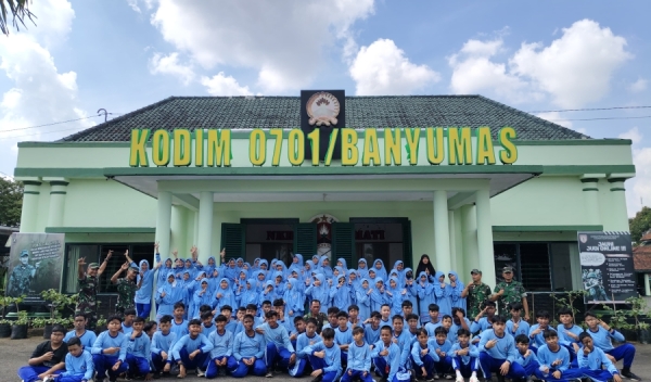 Hari Keempat MPLS, Siswa SMP Boarding School Putra Harapan Dilatih Disiplin di KODIM 0701 Banyumas