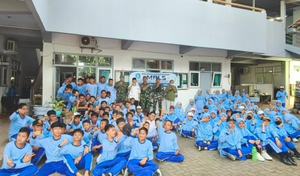 Tingkatkan Kedisiplinan, SMP Boarding School Putra Harapan Gandeng KODIM 0701 Banyumas dalam Latihan PBB